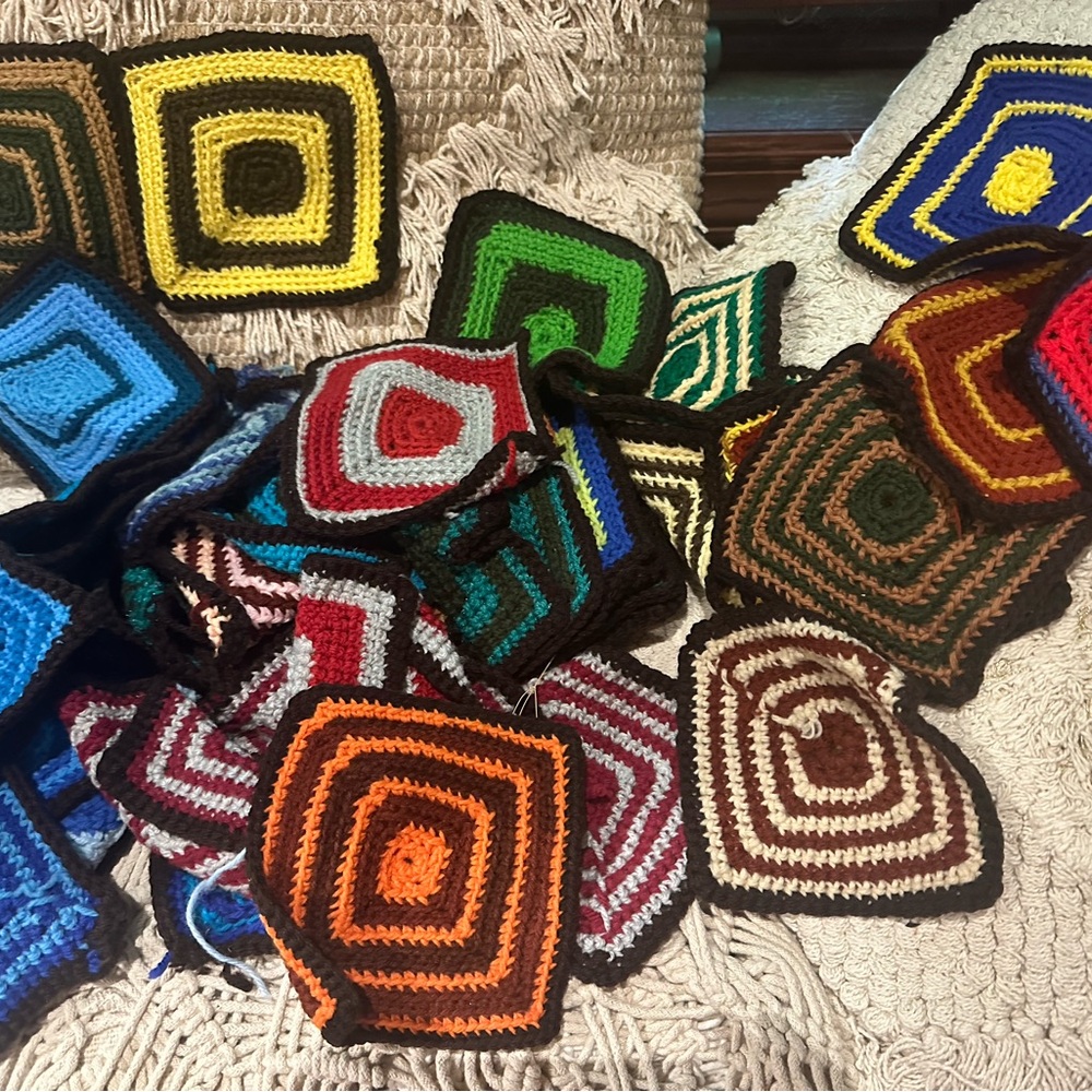 Handmade vintage Crochet granny Squares singles to upcycle projects quilts 55+ - Picture 4 of 13